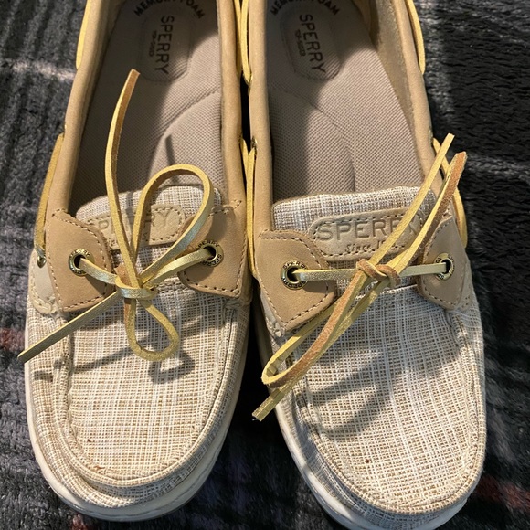 Sperry - Picture 2 of 3